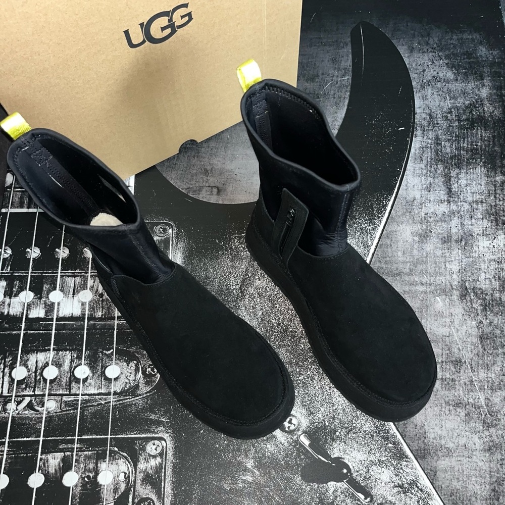 NIB UGG Boot - Picture 9 of 15